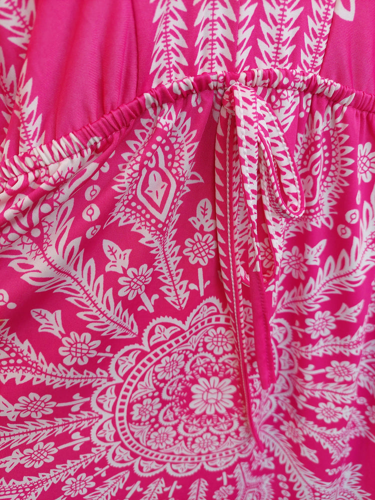 Kurzes Kleid in pink mit weissen Ornamenten