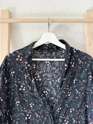 Bluse im Pyjama-Stil mit feinem Blumenmuster