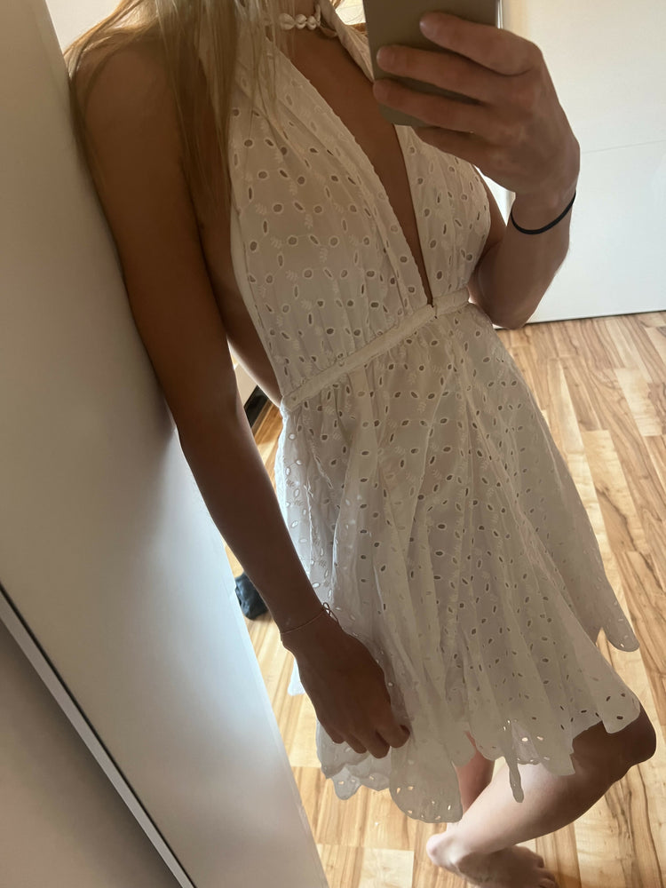 Weisses Sommerkleid mit Rückenausschnitt