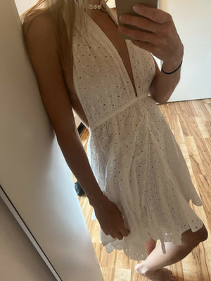 Weisses Sommerkleid mit Rückenausschnitt