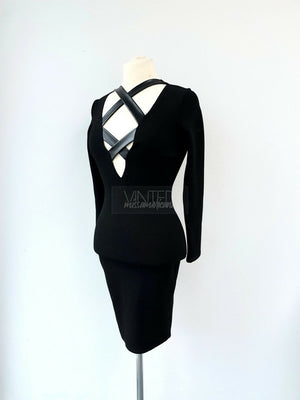 Schwarzes Cut Out Kleid mit Kunstleder Riemchen