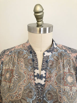 
            
                Laden Sie das Bild in den Galerie-Viewer, Kleid mit Paisley-Muster
            
        