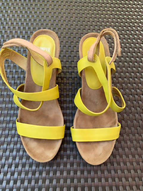 Sandalen von Camper Leder, gelb