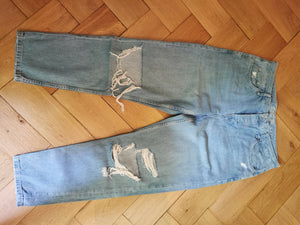 Jeans mit Löchern