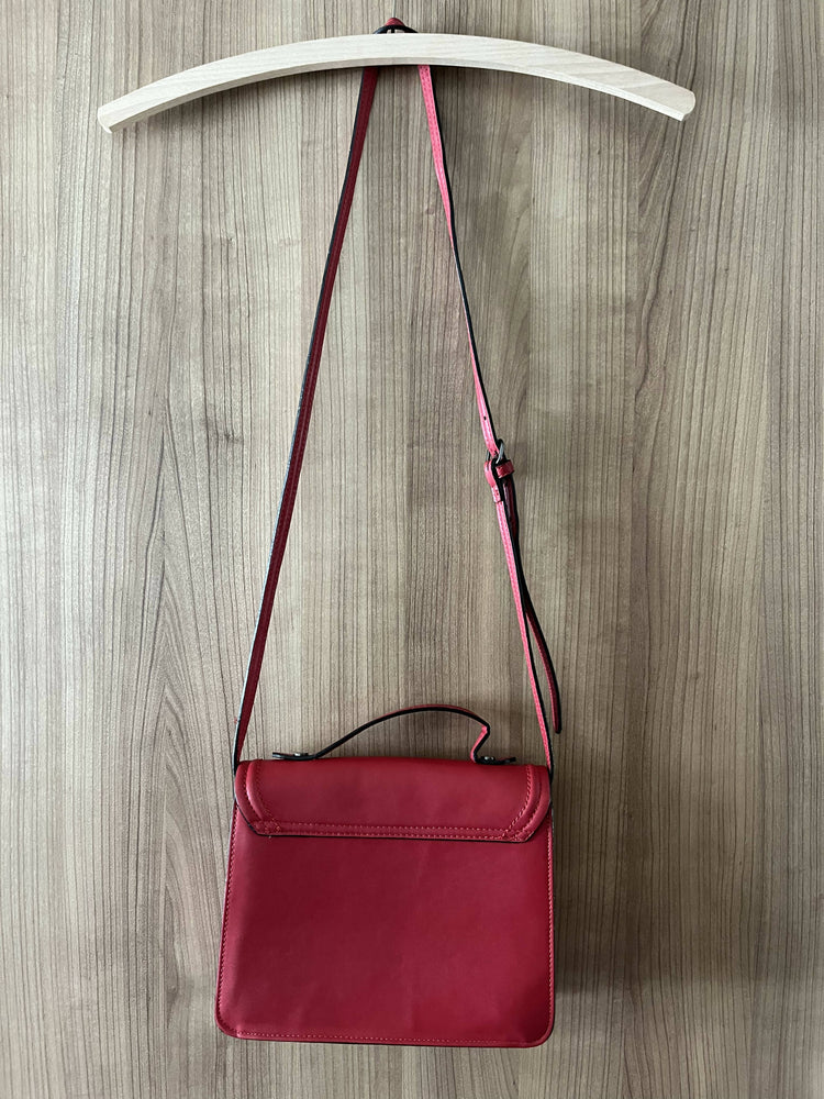 Knallrote Tasche