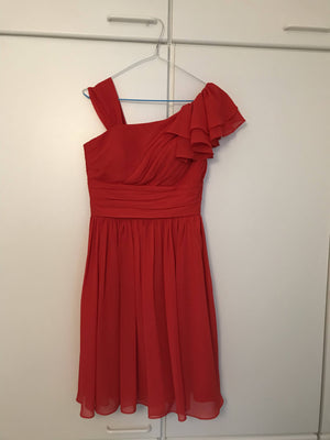 Kurzes Festkleid