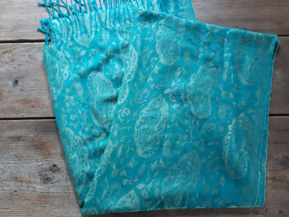 
            
                Laden Sie das Bild in den Galerie-Viewer, türkiser Schal mit schönem Muster
            
        
