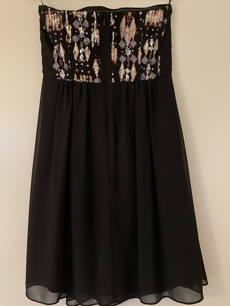 
            
                Laden Sie das Bild in den Galerie-Viewer, Schwarzes Kleid mit Pailetten
            
        
