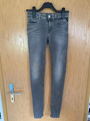 Graue Skinny Jeans