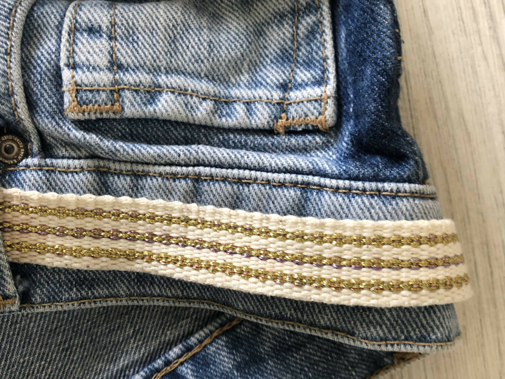 
            
                Laden Sie das Bild in den Galerie-Viewer, Coole und ausgefallene MNG Jeans mit Gürtel
            
        