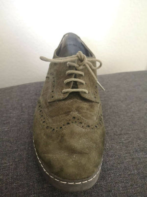 Olivgrüne Schuhe