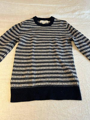 Schöner Wollpullover mit Muster