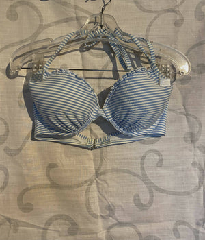 Blau-weiss gestreifter Bikini