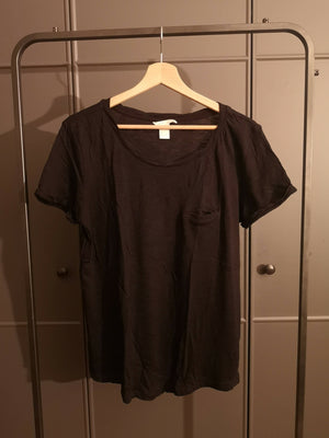 schwarzes T-Shirt