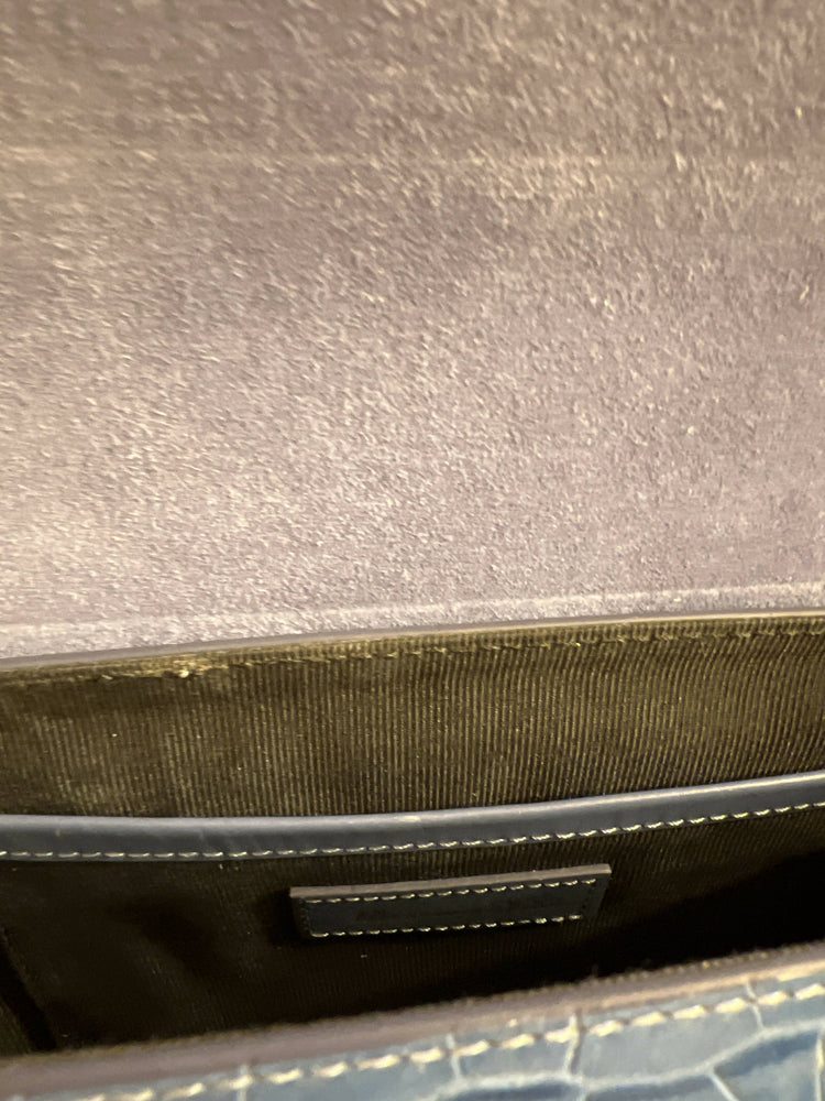 Hellblaue Leder- Handtasche in Krokoimitat