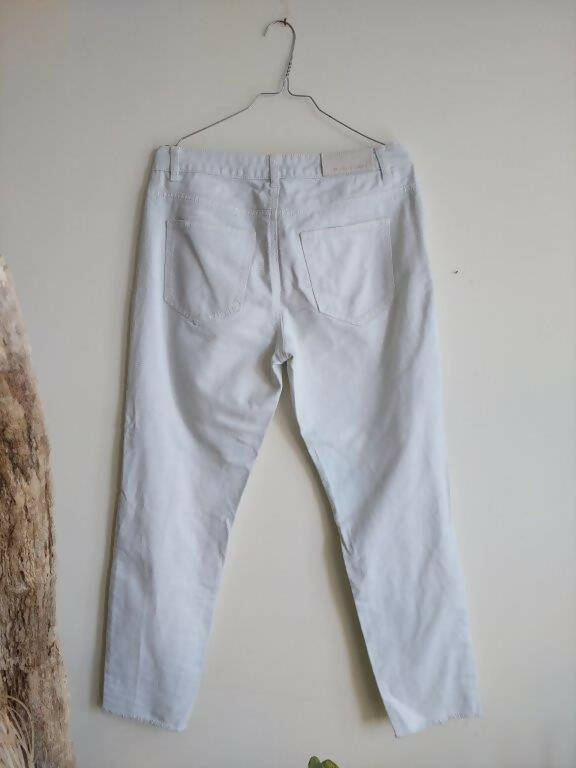 Lockere weisse Jeans