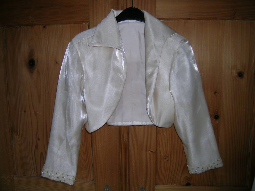 beiger, festlicher Bolero, 40