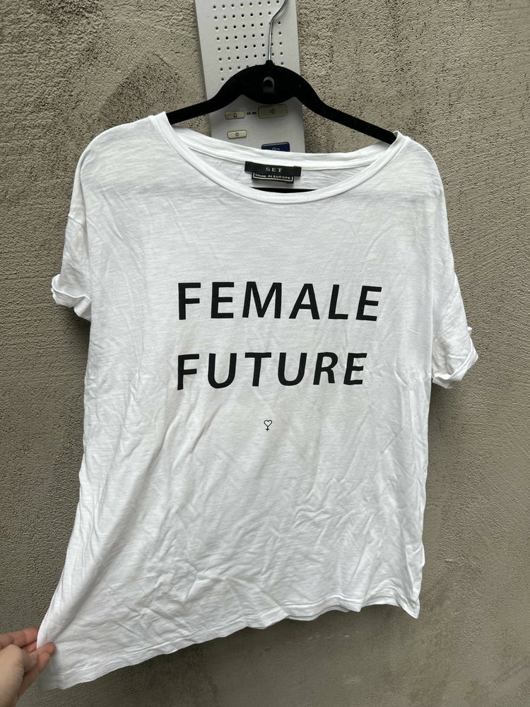 
            
                Laden Sie das Bild in den Galerie-Viewer, Femal Future Shirt
            
        