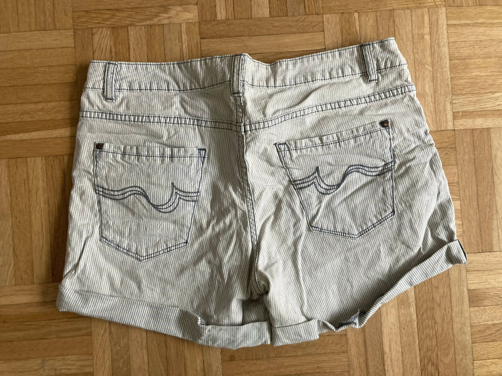 Shorts weiss-blau gestreift