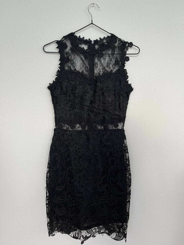 kurzes schwarzes Kleid