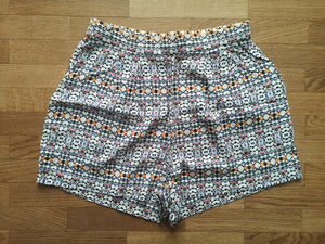 gemusterte Shorts