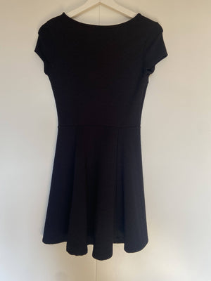 schwarzes, kurzes Kleid