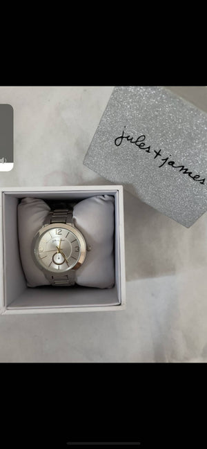 
            
                Laden Sie das Bild in den Galerie-Viewer, Silberne Uhr, Jules + James NEU
            
        