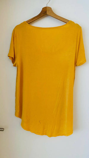 Gelbes Hollister-Shirt