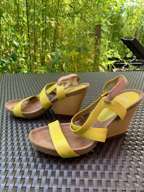 Sandalen von Camper Leder, gelb