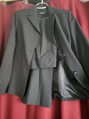 Damenanzug (Blazer und Hose)