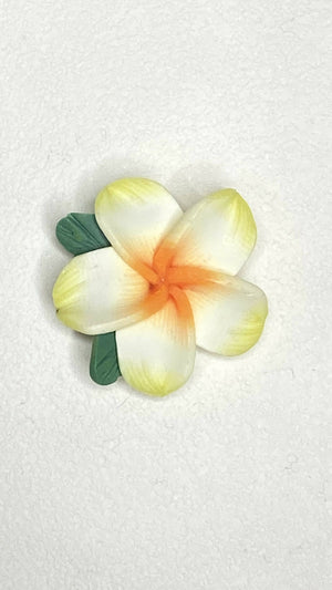 Weißer Frangipani Blüten Kettenanhänger